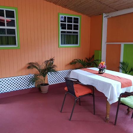 Salz Cozy Inn Roseau Bagian luar foto