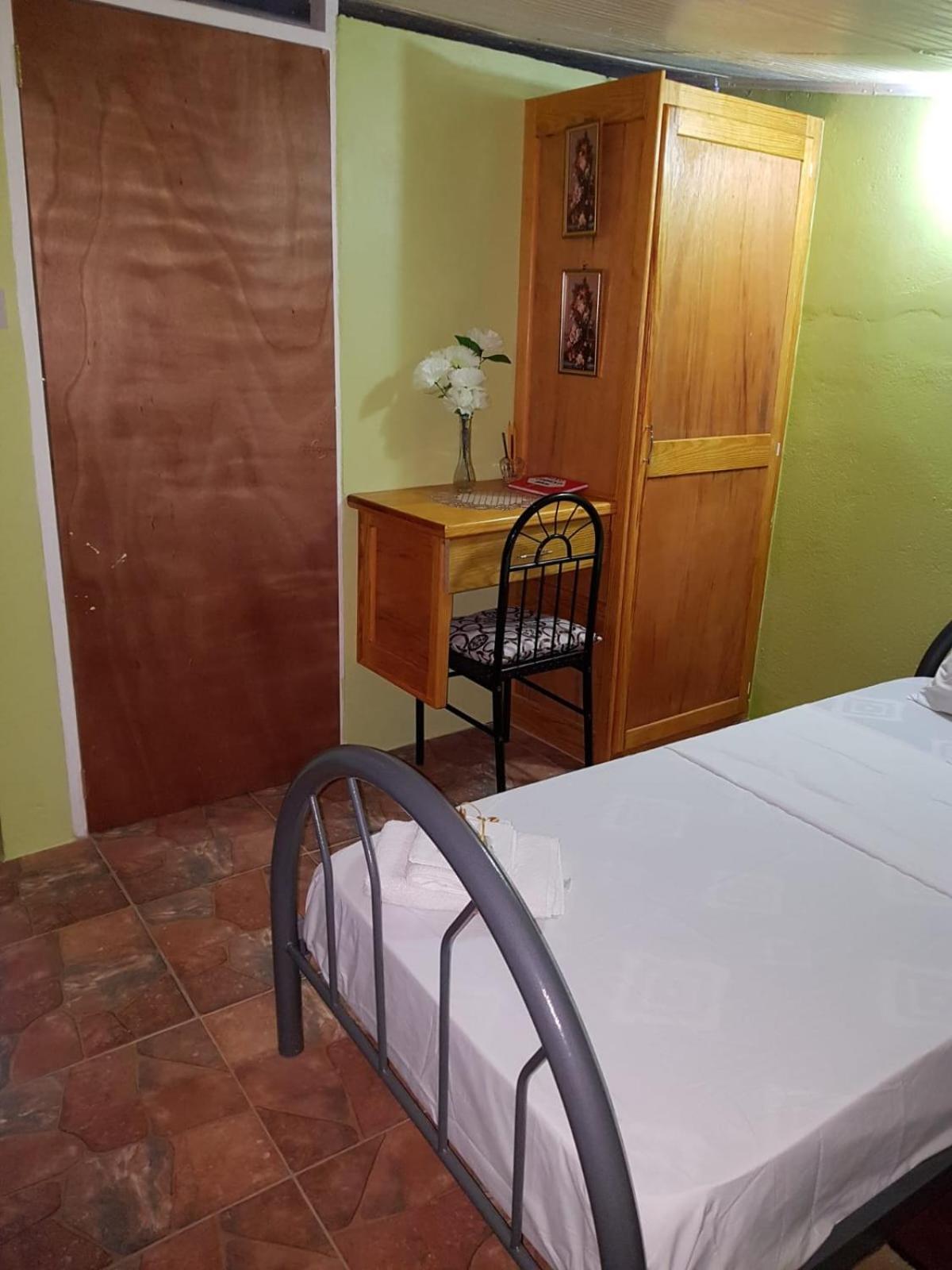 Salz Cozy Inn Roseau Bagian luar foto