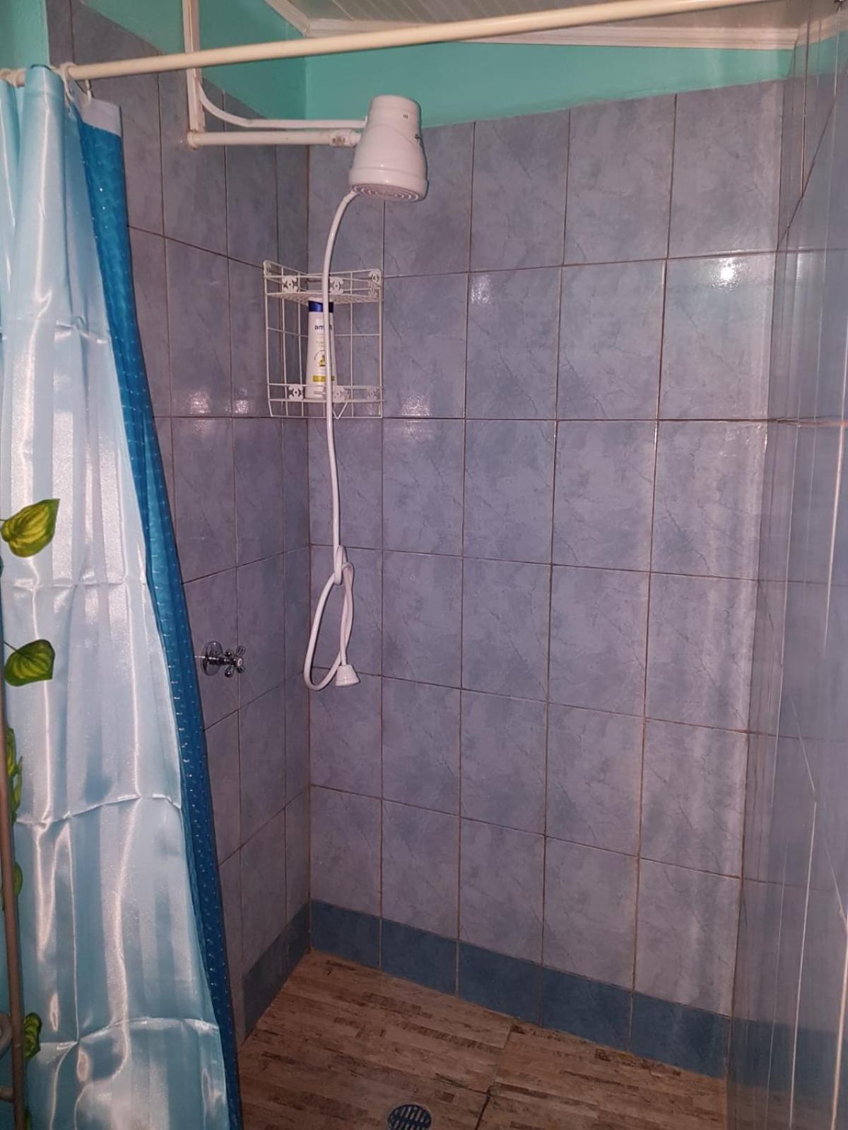 Salz Cozy Inn Roseau Bagian luar foto