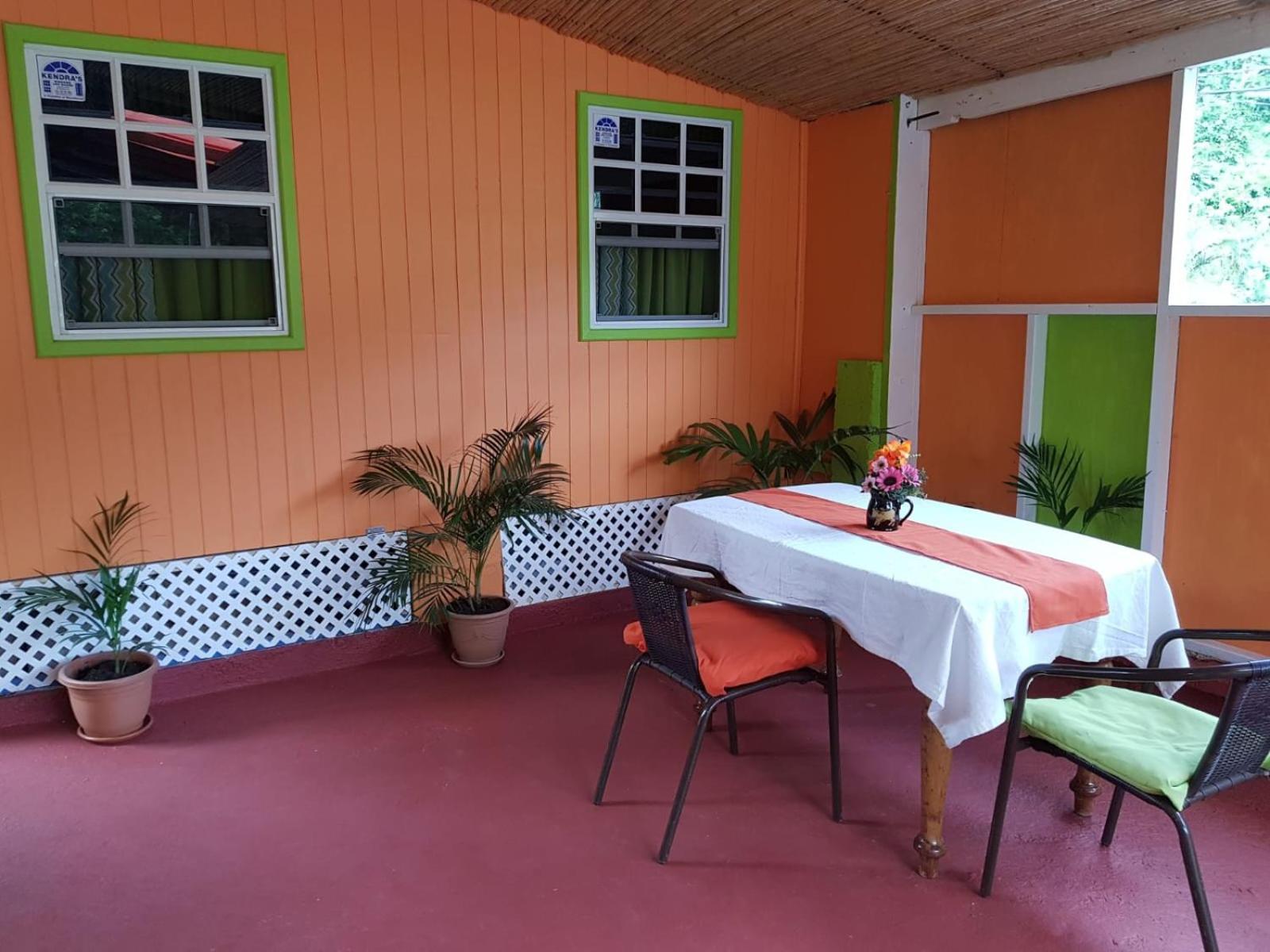 Salz Cozy Inn Roseau Bagian luar foto